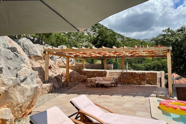 Vrijstaande villa met privézwembad en sauna bij Paklenica - thumbnail 2