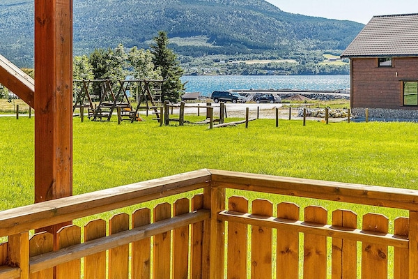 Rustiek fjordappartement met sauna, zwembad & boothaven in Eidsvåg - thumbnail 1