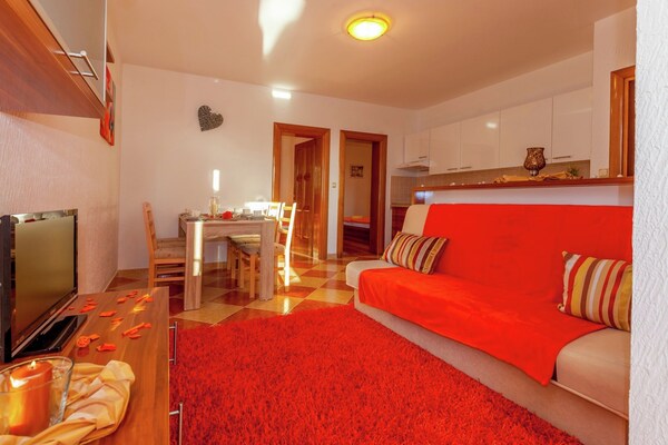 Villa Oleandar 8 – Appartement met zwembad vlak bij zee in Dramalj - thumbnail 2