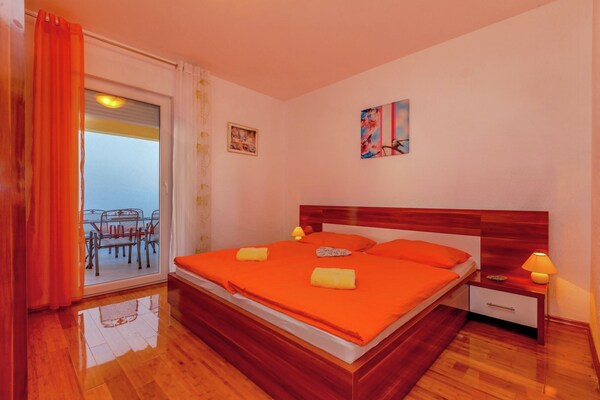 Villa Oleandar 8 – Appartement met zwembad vlak bij zee in Dramalj - thumbnail 3