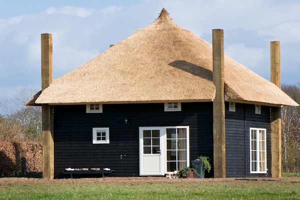 Lodge in hooibergstijl met sauna op Twents vakantiepark in Wierden - thumbnail 2
