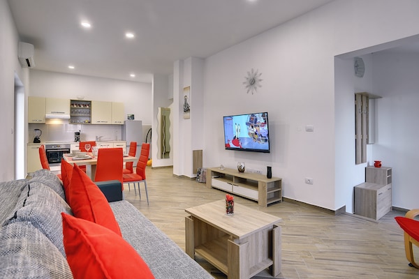 Op 1,0 km van het strand: Vakantiehuis Casa Mareti in Liznjan - thumbnail 6