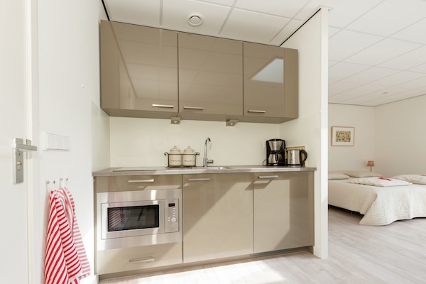 Hof van Craeck: Uniek vakantiehuis met 3 appartementen in hartje Bergen - thumbnail 4