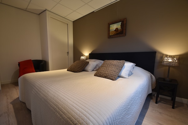 Hof van Craeck: Uniek vakantiehuis met 3 appartementen in hartje Bergen - thumbnail 5