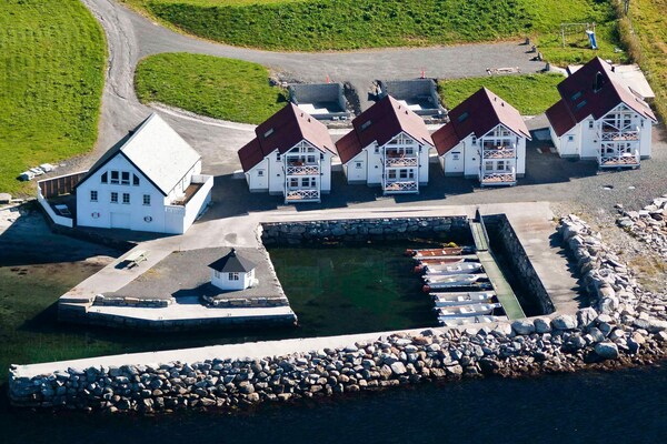 Vakantiehuis Utvær direct aan het water in Åram met zeezicht en whirlpool - thumbnail 1