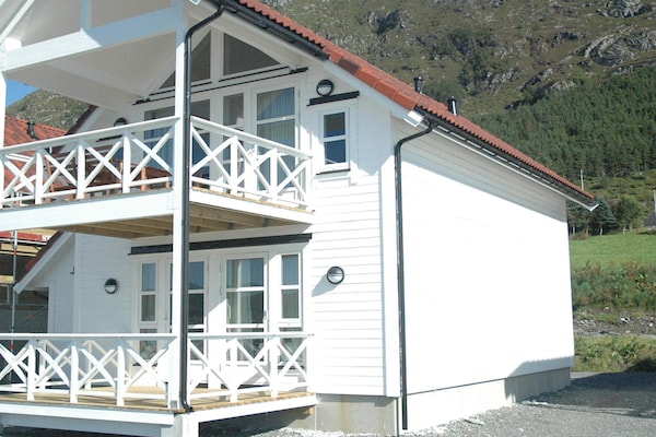Vakantiehuis Utvær direct aan het water in Åram met zeezicht en whirlpool - thumbnail 2