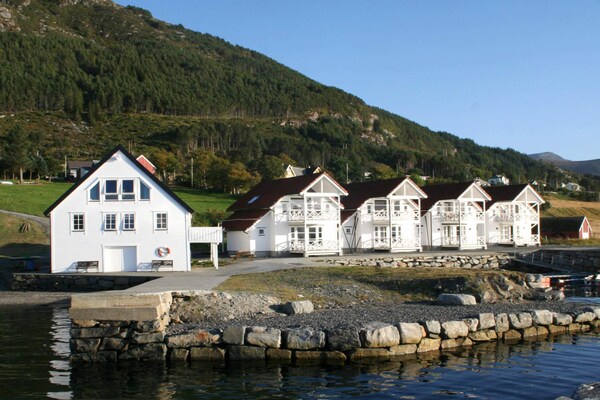 Vakantiehuis Utvær direct aan het water in Åram met zeezicht en whirlpool - thumbnail 3