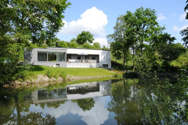 Moderne villa met binnenzwembad en sauna aan de rand van Noiseux - thumbnail 1