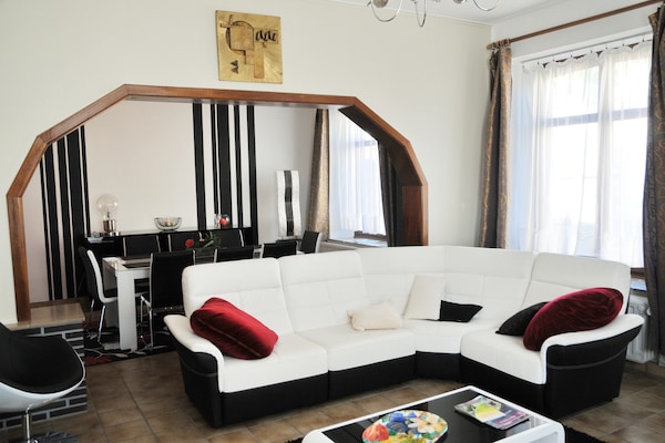 In het centrum van Bastogne: 8-persoons vakantiehuis Stone Lodge - thumbnail 6