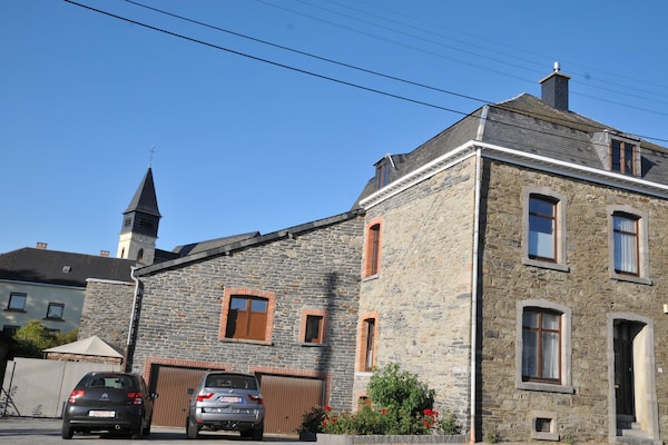 In het centrum van Bastogne: 8-persoons vakantiehuis Stone Lodge - thumbnail 4