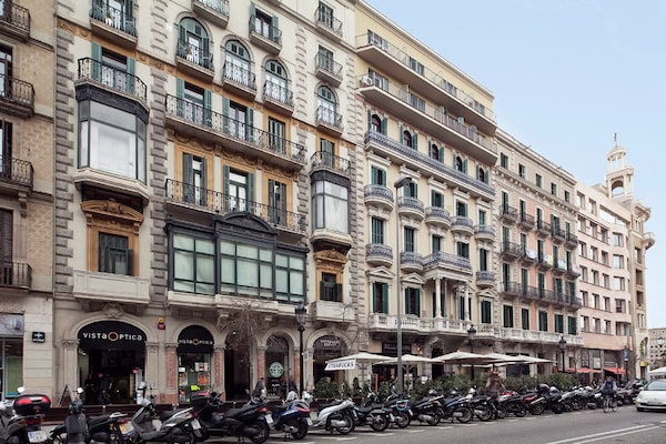 Catalunya Palace Apartment: Ruime stadsvilla voor 7 personen in hartje Barcelona - thumbnail 3