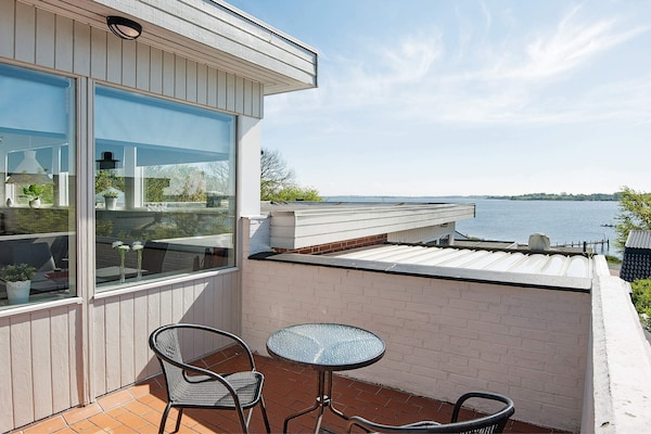 Aan zee: Modern appartement in Gråsten met uitzicht op de Förde - thumbnail 1