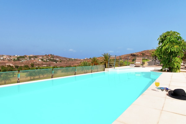 Luxe villa met privézwembad en spectaculair uitzicht op golfbaan Salobre - thumbnail 1