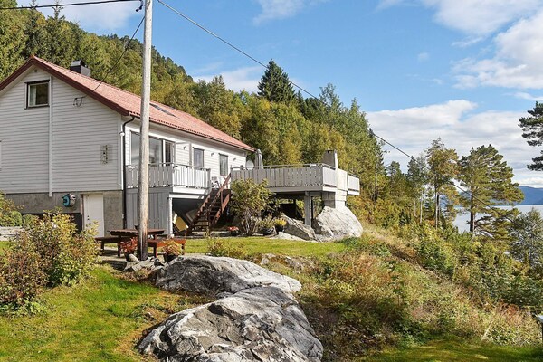 Ruim vakantiehuis in Eidsvåg direct aan het Langfjord - thumbnail 2