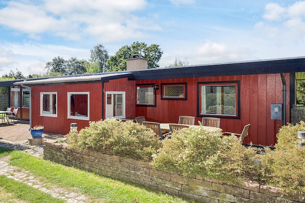Op 800 m van zee: sfeervol vakantiehuis in Store Fuglede - thumbnail 1