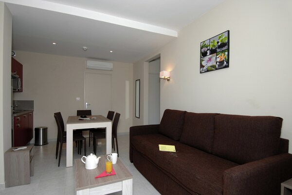 Modern appartement voor 6 op autovrij park, 400m van strand Cap d'Agde - thumbnail 5