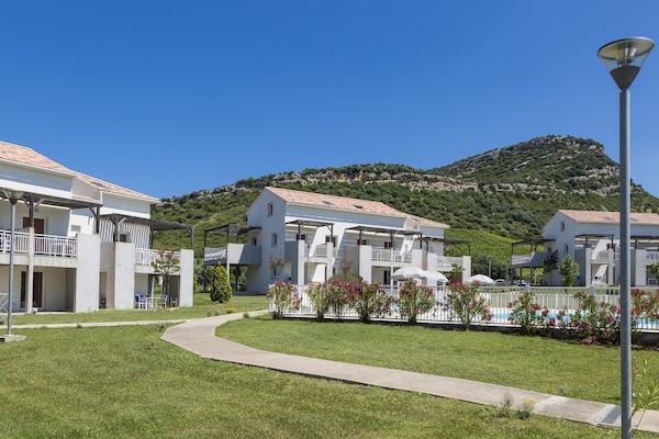 Modern appartement met airco en terras nabij Saint-Florent - thumbnail 6