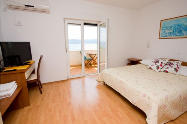 Appartement David met gedeeld infinity zwembad en zeezicht in Čelina - thumbnail 2