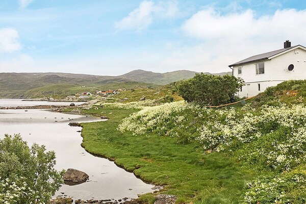 Vrijstaand vakantiehuis bij de haven van Breivikbotn met panoramisch zeezicht - thumbnail 4