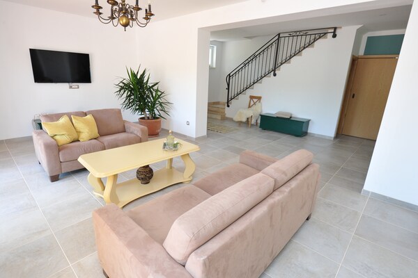 Villa Perfect Relax: Ruim vakantiehuis met privézwembad voor 10 personen in Tijarica - thumbnail 2
