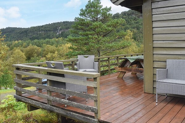 Rustiek vakantiehuis bij de Sognefjord met panoramisch terras - thumbnail 2