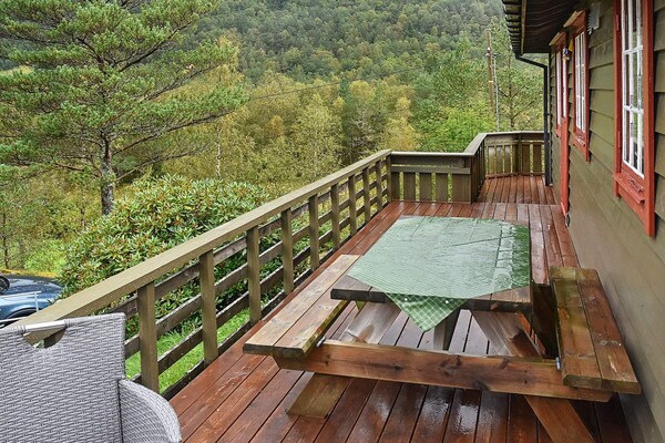 Rustiek vakantiehuis bij de Sognefjord met panoramisch terras - thumbnail 6