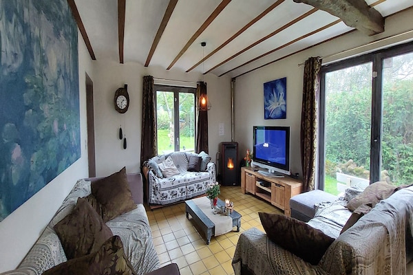 10-persoons vakantiehuis met themakamers en avontuurlijke tuin in La Reid - thumbnail 2