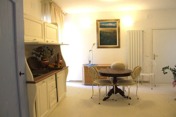 Knus studio-appartement op 200m van zee in Castagneto Carducci - thumbnail 4