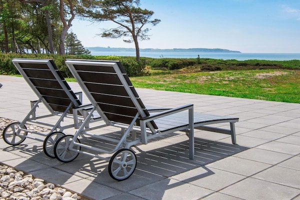 Licht vakantiehuis op 50 meter van de Aarhusbaai met panoramisch waterzicht - thumbnail 4