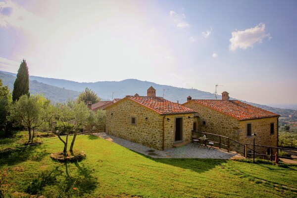 San Martino Ulivi: Ruime villa met privézwembad en panoramisch uitzicht bij Cortona - thumbnail 2