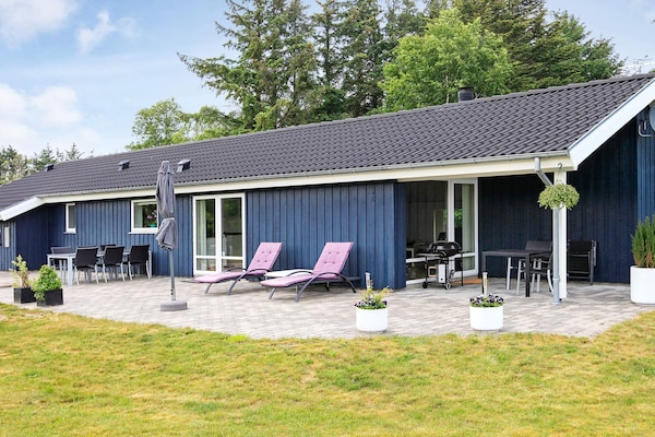 Vrijstaand vakantiehuis met sauna en whirlpool op 250m van zee in Jerup - thumbnail 1