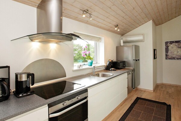 Vrijstaand vakantiehuis met sauna en whirlpool op 250m van zee in Jerup - thumbnail 5