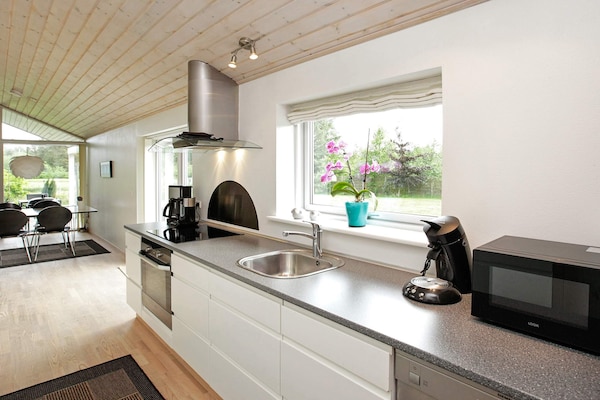 Vrijstaand vakantiehuis met sauna en whirlpool op 250m van zee in Jerup - thumbnail 6