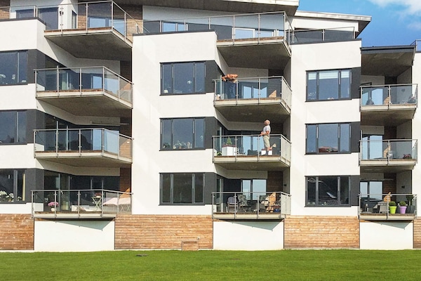 6-persoons modern appartement met fjordzicht in centrum Farsund - thumbnail 1
