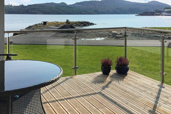 6-persoons modern appartement met fjordzicht in centrum Farsund - thumbnail 3