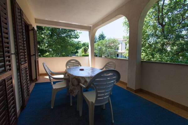 Appartement Oreskovic: Comfortabel vakantieverblijf met dakterras in Vantačići, 500m van zee - thumbnail 5