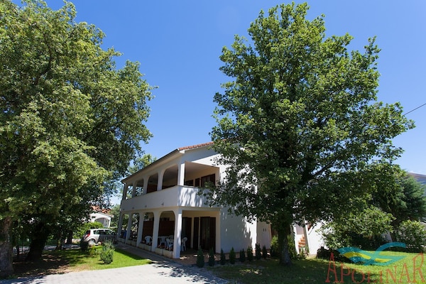 Appartement Oreskovic: Comfortabel vakantieverblijf met dakterras in Vantačići, 500m van zee - thumbnail 6
