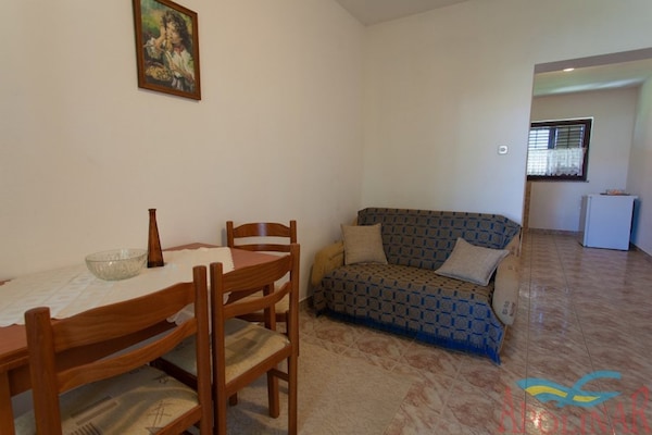 Appartement Oreskovic: Comfortabel vakantieverblijf met dakterras in Vantačići, 500m van zee - thumbnail 2
