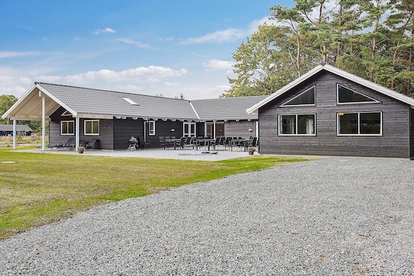 Ruim vakantiehuis in Frederiksværk voor 24 personen met zwembad · 298 m² - thumbnail 1