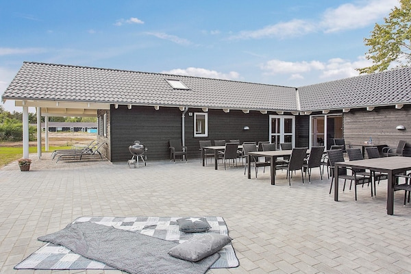 Ruim vakantiehuis in Frederiksværk voor 24 personen met zwembad · 298 m² - thumbnail 3