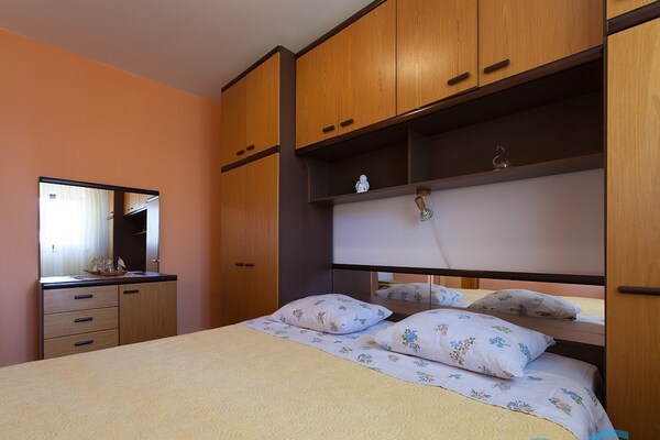 Knus appartement voor 2 bij zee in Malinska, Krk - thumbnail 5