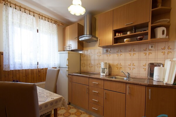Knus appartement voor 2 bij zee in Malinska, Krk - thumbnail 4
