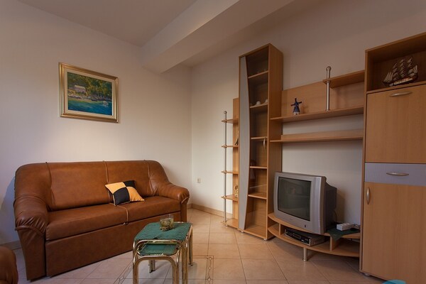 Knus appartement voor 2 bij zee in Malinska, Krk - thumbnail 2