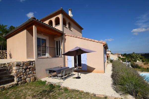Villa Joyeuse 38: Luxe villa met privézwembad en uitzicht in de Ardèche - thumbnail 1