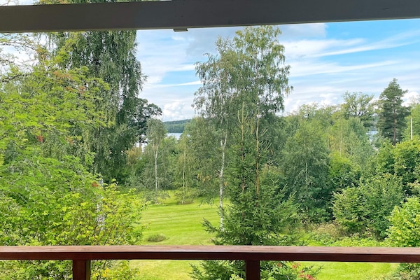 Sfeervolle stuga met hottub en uitzicht op meer Ören bij Gränna - thumbnail 3