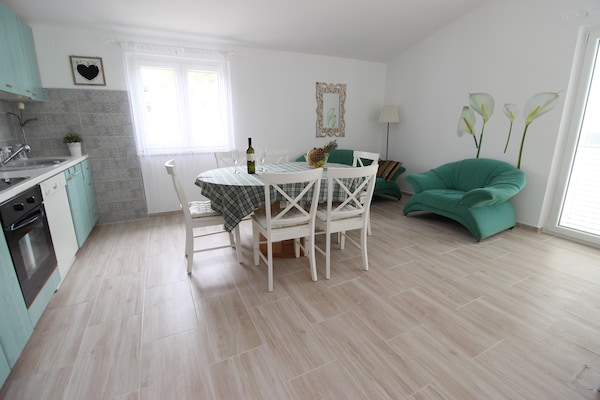 7-persoons appartement aan het strand in Seline - thumbnail 1