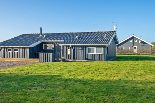 Modern vakantiehuis met whirlpool en sauna op 600m van de zee bij Skaven Strand - thumbnail 1