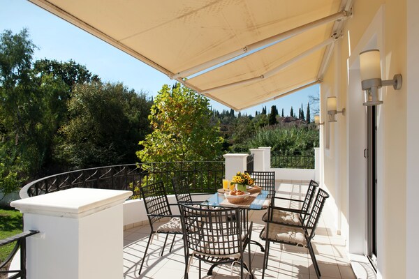 Casa Bianca: ruime villa met tuin en bubbelbad op 4 km van Corfu-stad - thumbnail 6