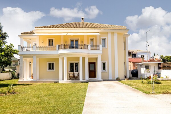 Casa Bianca: ruime villa met tuin en bubbelbad op 4 km van Corfu-stad - thumbnail 2