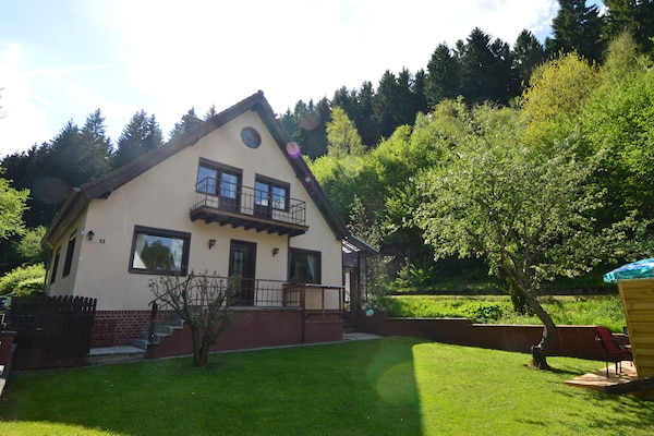 Vrijstaand vakantiehuis met omheinde tuin in de Vulkaaneifel, Hellenthal - thumbnail 1